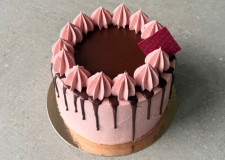 Pink Raspberry Devil`s Cake 10 bitar